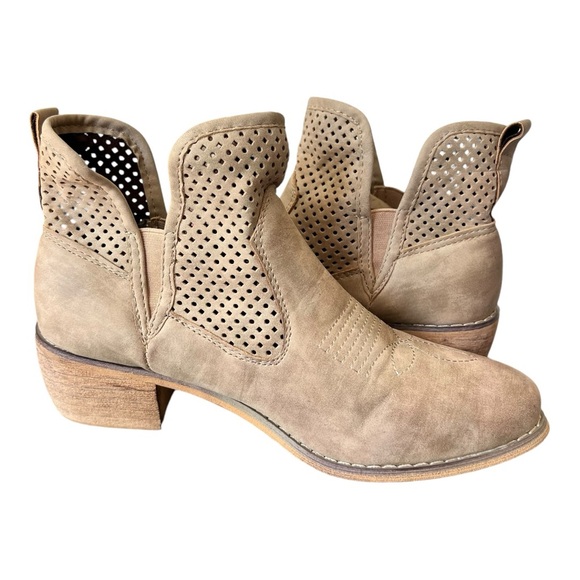 Pierre Dumas Shoes - Pierre Dumas Ankle Boots Women's 8 Suede Perforated Almond‎ Toe Western Beige